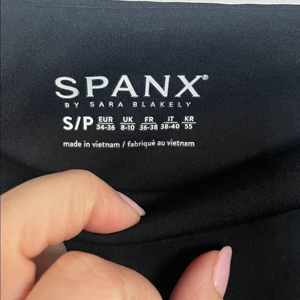 SPANX Black Booty Boost High-Waist Sculpting Leggings, EUC. - Picture 3 of 9